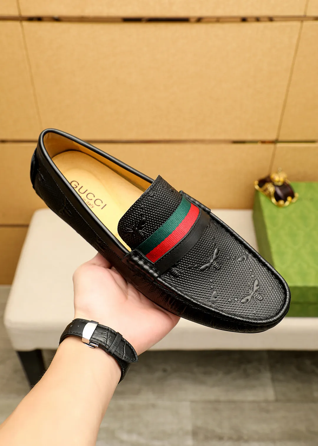 Men's shoes 💰380 💐 Product trademark: GUCCI "Gucci" Doudou shoes Regular size: 38-44 (45.46.47🉑️Customized) Product materials: Selected imported first-layer calfskin embossed upper, imported pig 🐖 leather lining. Strong three-dimensional visual effect, original outsole color: 1⃣️color optional